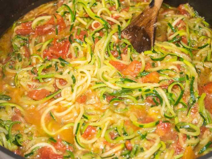 Приготовление вкусной лапши из кабачков на сковороде с полезными советами Вкусная лапша из кабачков на сковороде: Рецепт, советы и полезные свойства